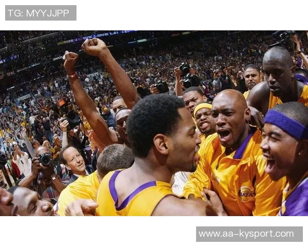 霍里谈科比传球哲学强调赢得信任是关键因素