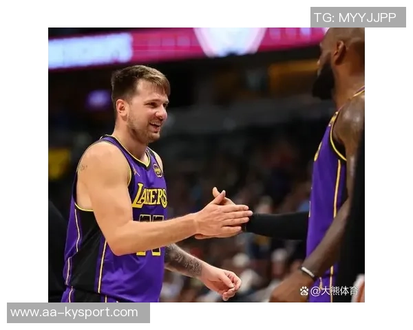 东契奇赛前状态良好决定出战球队配合默契多次命中三分球